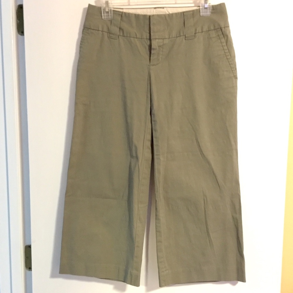 Wide leg capri pants in olive green